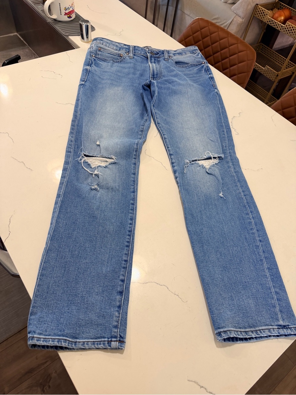 Express Slim Distressed Light Blue Jeans Sz 31 x 32